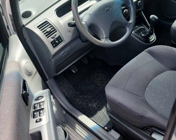 Серый Хендай Матрикс, объемом двигателя 1.6 л и пробегом 200 тыс. км за 4500 $, фото 9 на Automoto.ua