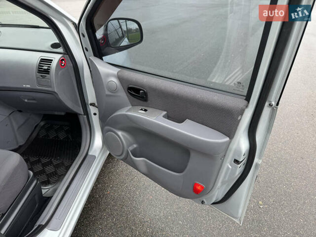 Сірий Хендай Матрікс, об'ємом двигуна 1.6 л та пробігом 147 тис. км за 4800 $, фото 47 на Automoto.ua