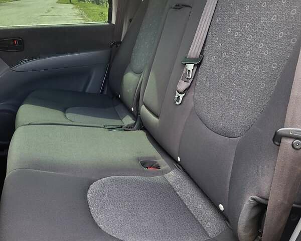 Серый Хендай Матрикс, объемом двигателя 1.6 л и пробегом 200 тыс. км за 4500 $, фото 12 на Automoto.ua