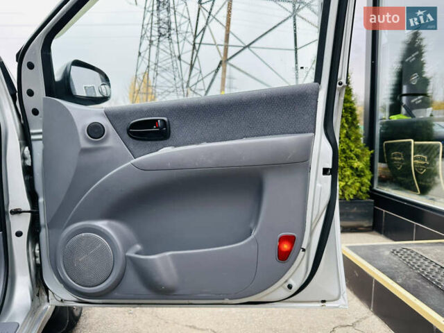 Сірий Хендай Матрікс, об'ємом двигуна 1.6 л та пробігом 220 тис. км за 4300 $, фото 23 на Automoto.ua