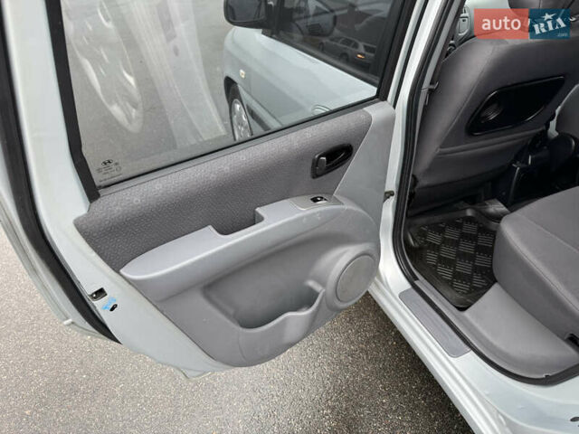 Сірий Хендай Матрікс, об'ємом двигуна 1.6 л та пробігом 147 тис. км за 4800 $, фото 39 на Automoto.ua