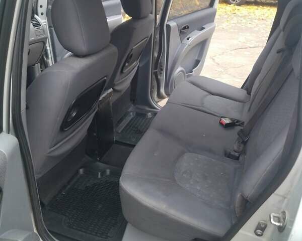 Сірий Хендай Матрікс, об'ємом двигуна 1.6 л та пробігом 393 тис. км за 2999 $, фото 5 на Automoto.ua