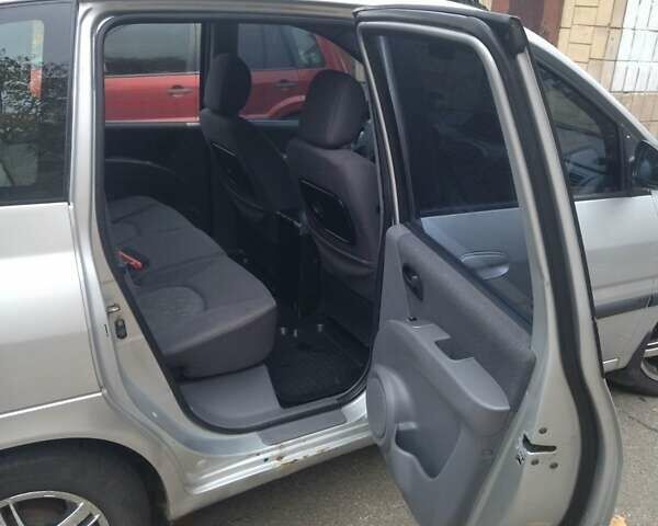 Сірий Хендай Матрікс, об'ємом двигуна 1.6 л та пробігом 393 тис. км за 2999 $, фото 13 на Automoto.ua