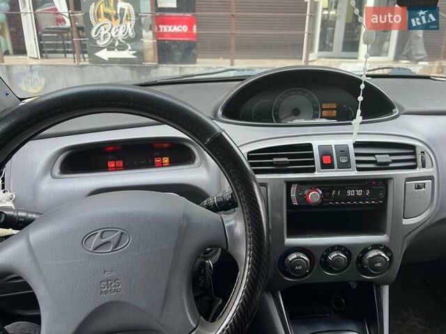 Сірий Хендай Матрікс, об'ємом двигуна 1.6 л та пробігом 214 тис. км за 4000 $, фото 5 на Automoto.ua