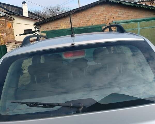 Сірий Хендай Матрікс, об'ємом двигуна 1.6 л та пробігом 182 тис. км за 3500 $, фото 4 на Automoto.ua