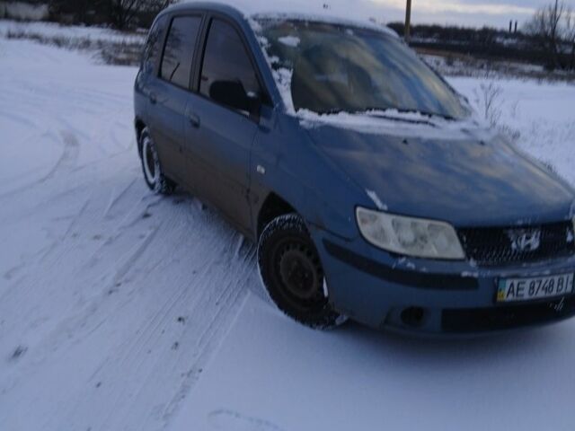 Серый Хендай Матрикс, объемом двигателя 1 л и пробегом 300 тыс. км за 2500 $, фото 2 на Automoto.ua