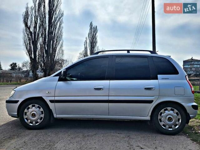 Серый Хендай Матрикс, объемом двигателя 1.6 л и пробегом 200 тыс. км за 4500 $, фото 6 на Automoto.ua