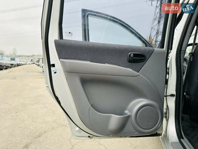 Сірий Хендай Матрікс, об'ємом двигуна 1.6 л та пробігом 220 тис. км за 4300 $, фото 16 на Automoto.ua