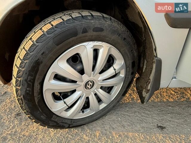 Серый Хендай Матрикс, объемом двигателя 1.6 л и пробегом 242 тыс. км за 3600 $, фото 8 на Automoto.ua