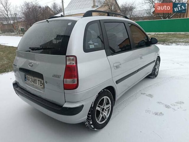 Серый Хендай Матрикс, объемом двигателя 1.6 л и пробегом 400 тыс. км за 2900 $, фото 5 на Automoto.ua