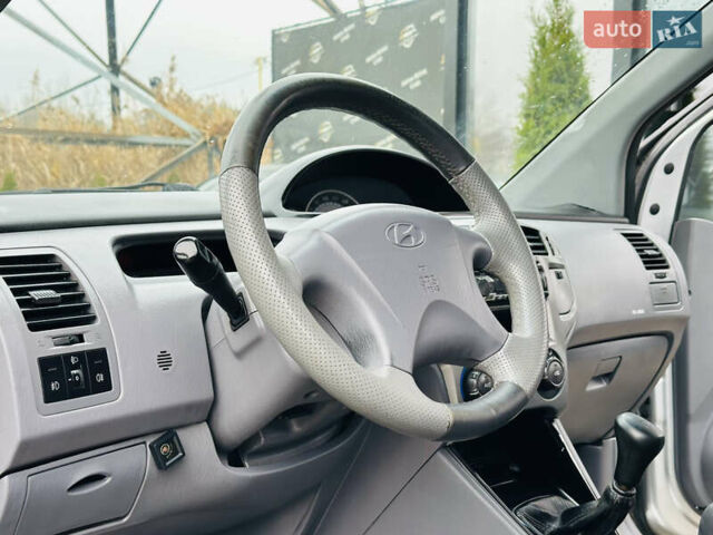 Сірий Хендай Матрікс, об'ємом двигуна 1.6 л та пробігом 220 тис. км за 4300 $, фото 13 на Automoto.ua