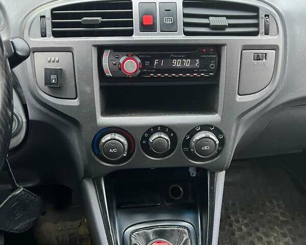 Сірий Хендай Матрікс, об'ємом двигуна 1.6 л та пробігом 214 тис. км за 4000 $, фото 4 на Automoto.ua