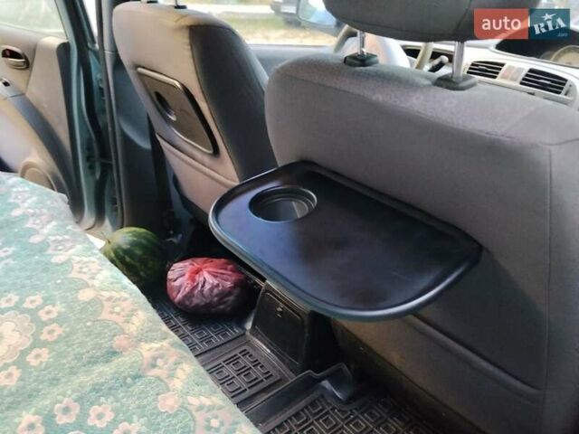 Сірий Хендай Матрікс, об'ємом двигуна 1.49 л та пробігом 150 тис. км за 4200 $, фото 9 на Automoto.ua