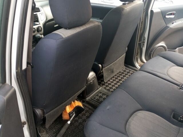 Серый Хендай Матрикс, объемом двигателя 1.6 л и пробегом 205 тыс. км за 2178 $, фото 4 на Automoto.ua