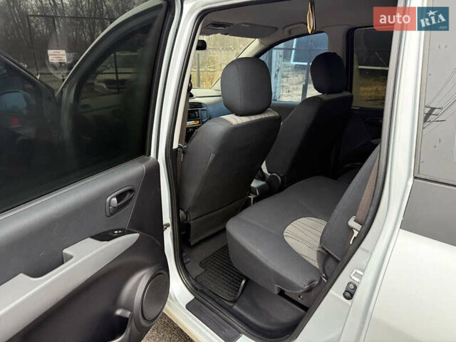 Сірий Хендай Матрікс, об'ємом двигуна 1.6 л та пробігом 232 тис. км за 6400 $, фото 8 на Automoto.ua