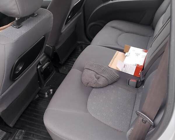 Серый Хендай Матрикс, объемом двигателя 1.6 л и пробегом 250 тыс. км за 4600 $, фото 4 на Automoto.ua