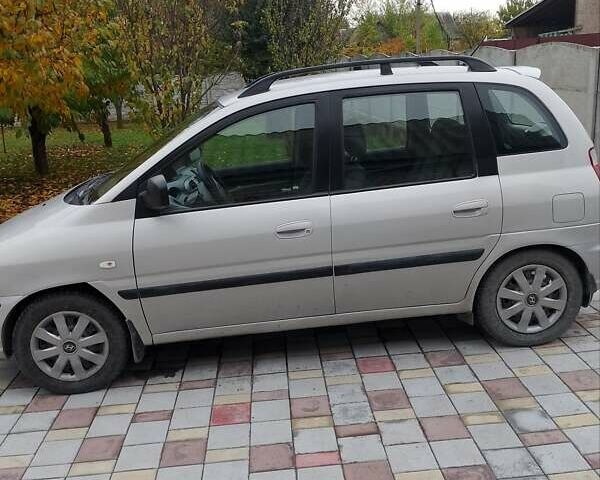 Серый Хендай Матрикс, объемом двигателя 1.6 л и пробегом 250 тыс. км за 4600 $, фото 1 на Automoto.ua