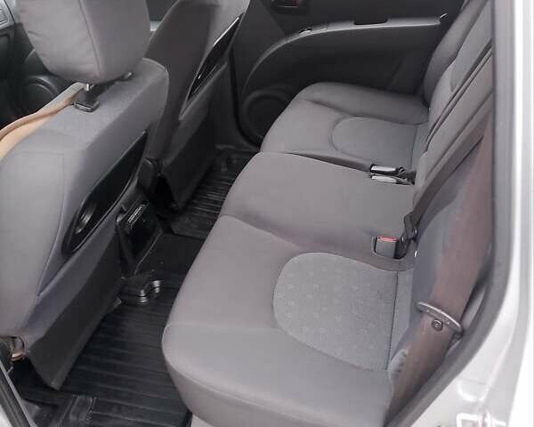 Серый Хендай Матрикс, объемом двигателя 1.6 л и пробегом 250 тыс. км за 4600 $, фото 5 на Automoto.ua