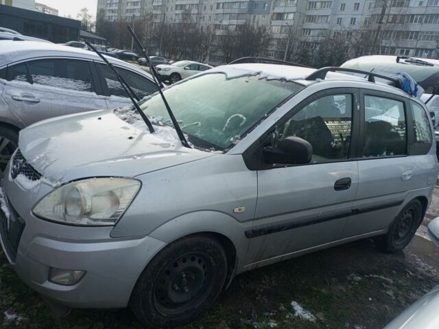 Серый Хендай Матрикс, объемом двигателя 1.6 л и пробегом 205 тыс. км за 2178 $, фото 1 на Automoto.ua