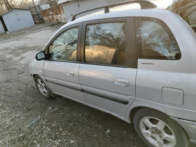 Серый Хендай Матрикс, объемом двигателя 0 л и пробегом 245 тыс. км за 3800 $, фото 3 на Automoto.ua