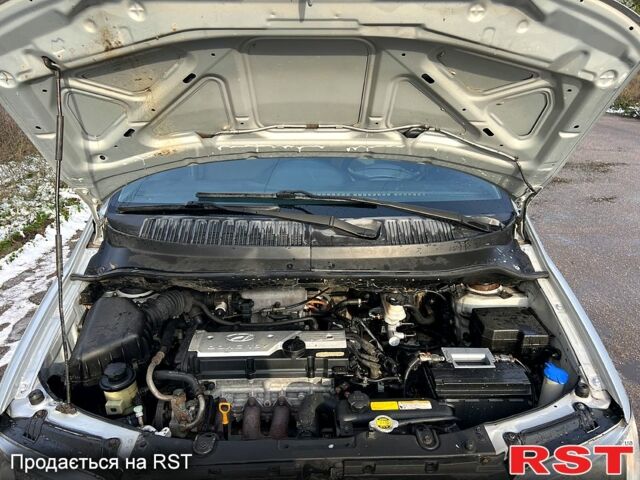 Серый Хендай Матрикс, объемом двигателя 1.6 л и пробегом 217 тыс. км за 2850 $, фото 5 на Automoto.ua