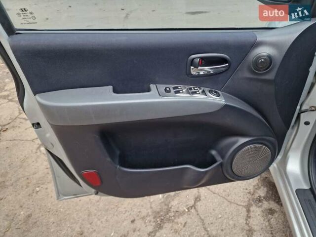 Серый Хендай Матрикс, объемом двигателя 1.6 л и пробегом 277 тыс. км за 5500 $, фото 11 на Automoto.ua