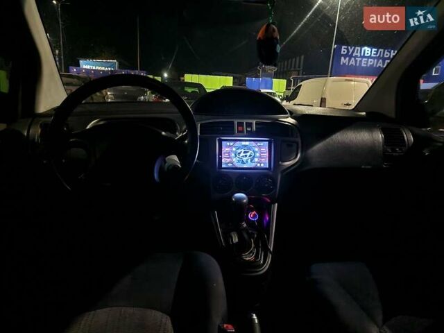 Серый Хендай Матрикс, объемом двигателя 1.6 л и пробегом 277 тыс. км за 5500 $, фото 20 на Automoto.ua