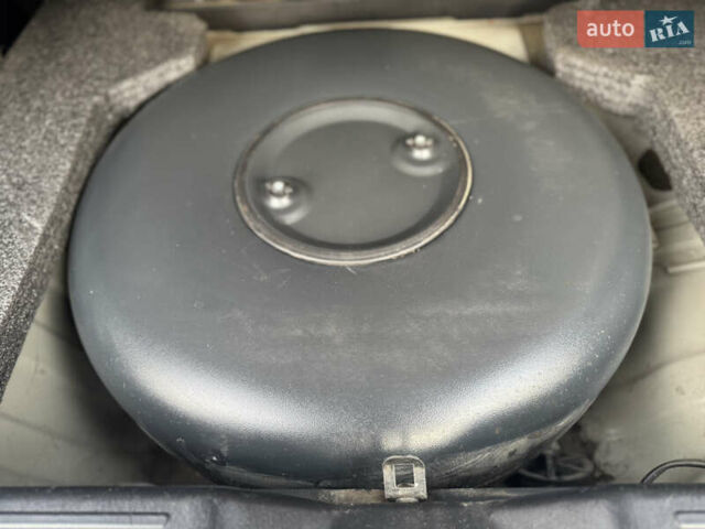 Серый Хендай Матрикс, объемом двигателя 1.6 л и пробегом 270 тыс. км за 6250 $, фото 30 на Automoto.ua