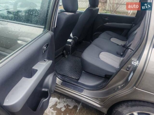 Серый Хендай Матрикс, объемом двигателя 1.49 л и пробегом 188 тыс. км за 5300 $, фото 7 на Automoto.ua