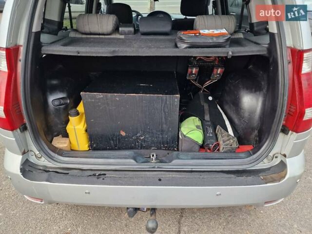 Серый Хендай Матрикс, объемом двигателя 1.6 л и пробегом 277 тыс. км за 5500 $, фото 21 на Automoto.ua