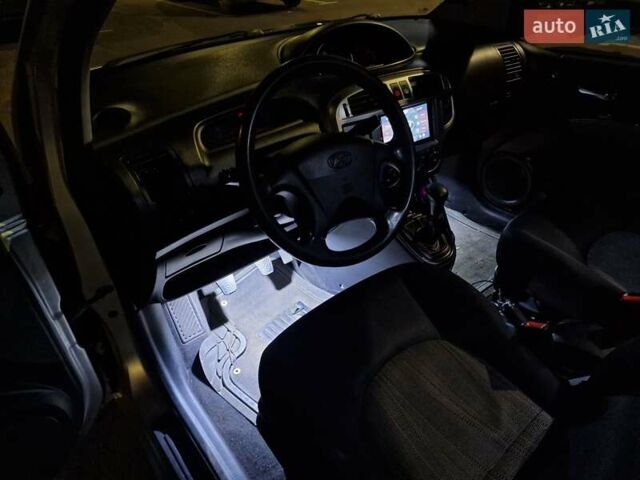 Серый Хендай Матрикс, объемом двигателя 1.6 л и пробегом 277 тыс. км за 5500 $, фото 22 на Automoto.ua