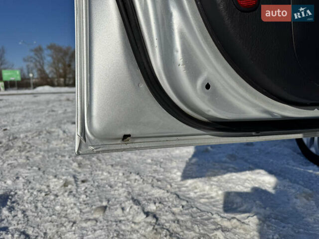 Серый Хендай Матрикс, объемом двигателя 1.49 л и пробегом 235 тыс. км за 4800 $, фото 11 на Automoto.ua