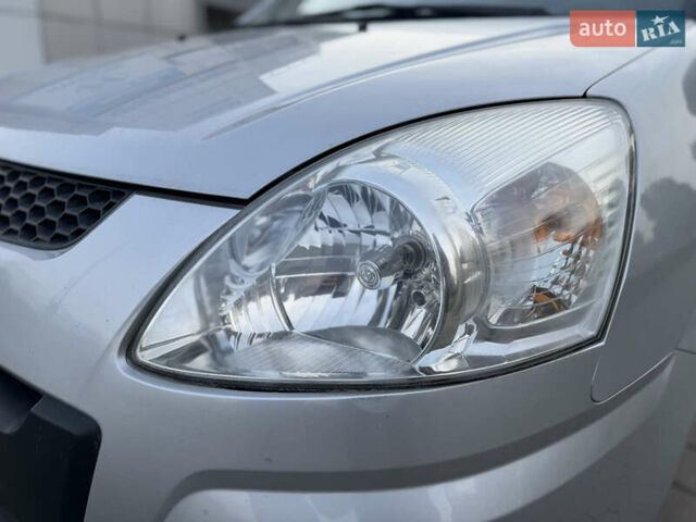 Серый Хендай Матрикс, объемом двигателя 1.6 л и пробегом 270 тыс. км за 6250 $, фото 12 на Automoto.ua