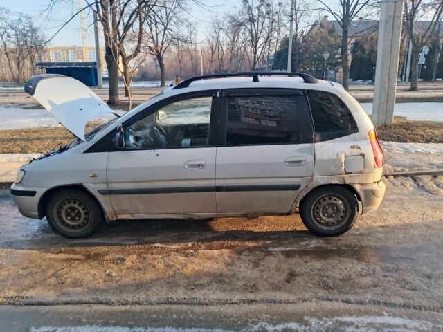 Серый Хендай Матрикс, объемом двигателя 0 л и пробегом 500 тыс. км за 1016 $, фото 2 на Automoto.ua