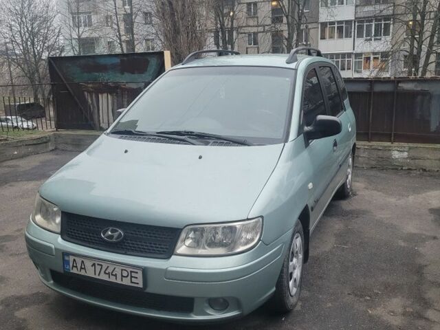 Серый Хендай Матрикс, объемом двигателя 1.6 л и пробегом 380 тыс. км за 3850 $, фото 1 на Automoto.ua