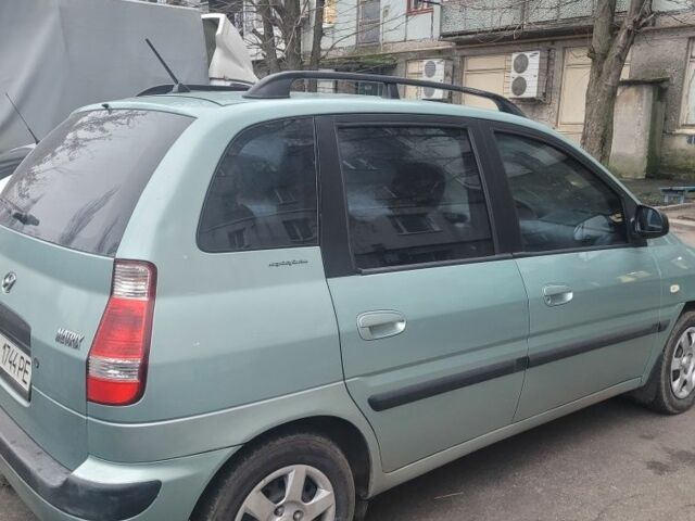 Серый Хендай Матрикс, объемом двигателя 1.6 л и пробегом 380 тыс. км за 3850 $, фото 2 на Automoto.ua