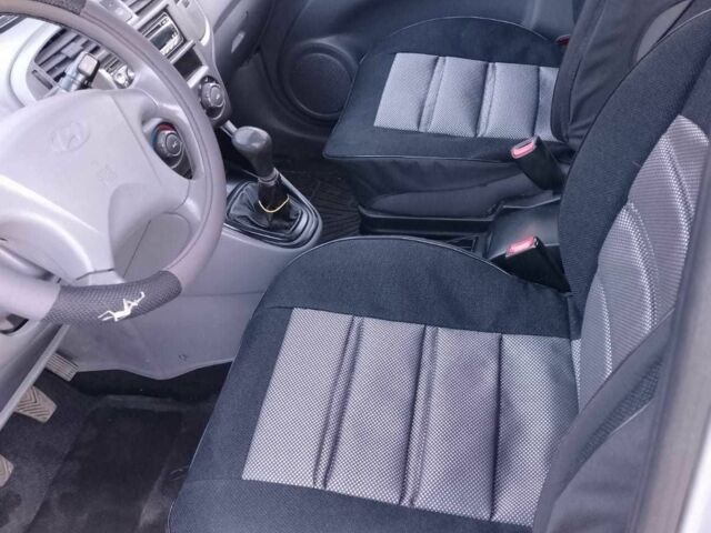 Серый Хендай Матрикс, объемом двигателя 1.6 л и пробегом 192 тыс. км за 3600 $, фото 10 на Automoto.ua