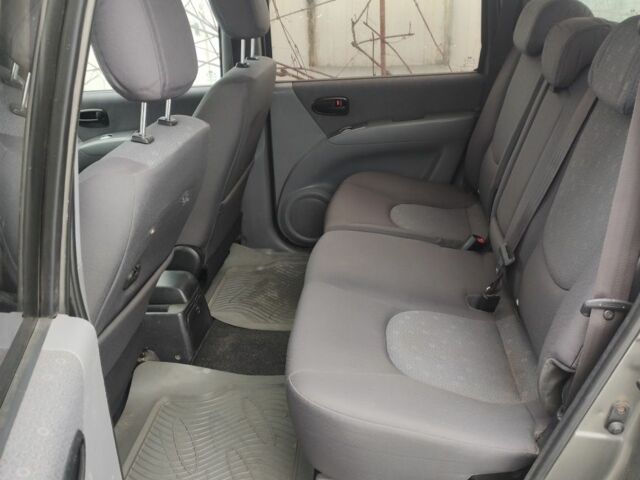 Серый Хендай Матрикс, объемом двигателя 1.6 л и пробегом 247 тыс. км за 3200 $, фото 3 на Automoto.ua