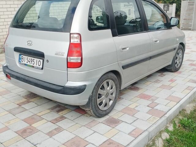 Сірий Хендай Матрікс, об'ємом двигуна 1.6 л та пробігом 245 тис. км за 4600 $, фото 2 на Automoto.ua