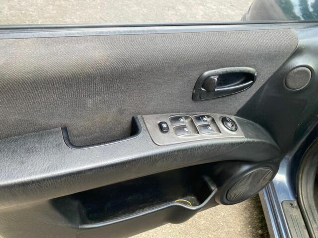 Синий Хендай Матрикс, объемом двигателя 1.6 л и пробегом 170 тыс. км за 3500 $, фото 3 на Automoto.ua