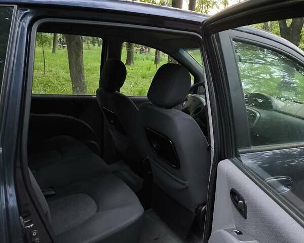 Синій Хендай Матрікс, об'ємом двигуна 1.6 л та пробігом 330 тис. км за 1600 $, фото 4 на Automoto.ua