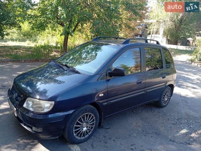 Синий Хендай Матрикс, объемом двигателя 1.8 л и пробегом 350 тыс. км за 4016 $, фото 1 на Automoto.ua
