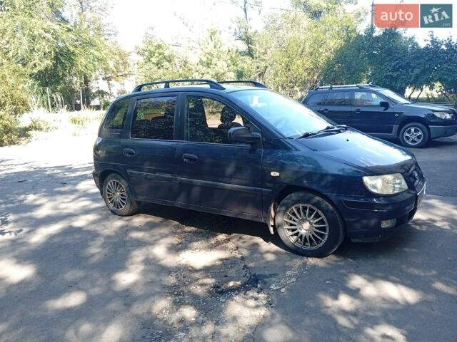Синий Хендай Матрикс, объемом двигателя 1.8 л и пробегом 350 тыс. км за 4016 $, фото 2 на Automoto.ua