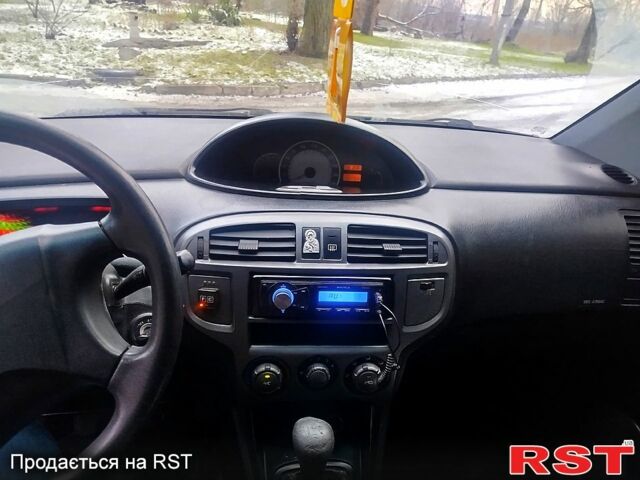 Синій Хендай Матрікс, об'ємом двигуна 1.6 л та пробігом 0 тис. км за 1870 $, фото 8 на Automoto.ua