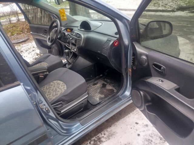 Синій Хендай Матрікс, об'ємом двигуна 2 л та пробігом 250 тис. км за 1866 $, фото 4 на Automoto.ua