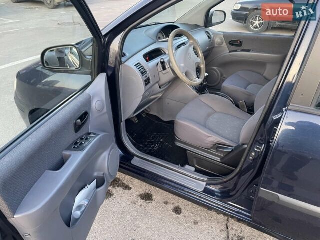 Синий Хендай Матрикс, объемом двигателя 1.6 л и пробегом 237 тыс. км за 2800 $, фото 10 на Automoto.ua