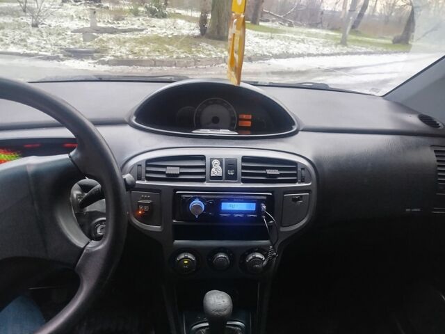 Синій Хендай Матрікс, об'ємом двигуна 2 л та пробігом 250 тис. км за 1866 $, фото 6 на Automoto.ua