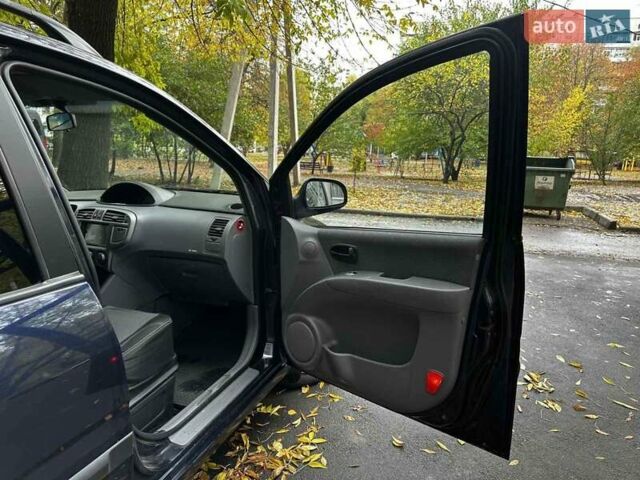 Синий Хендай Матрикс, объемом двигателя 1.6 л и пробегом 113 тыс. км за 4800 $, фото 10 на Automoto.ua