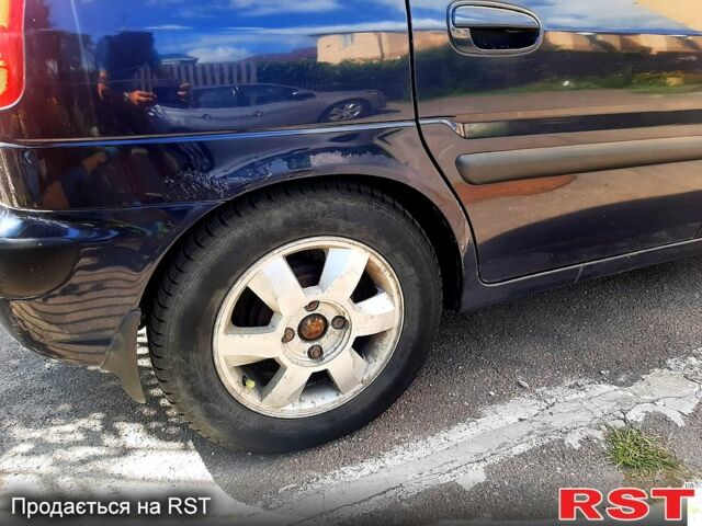 Синий Хендай Матрикс, объемом двигателя 1.6 л и пробегом 252 тыс. км за 3900 $, фото 2 на Automoto.ua