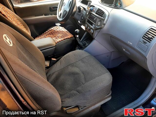Синий Хендай Матрикс, объемом двигателя 1.6 л и пробегом 252 тыс. км за 3900 $, фото 5 на Automoto.ua